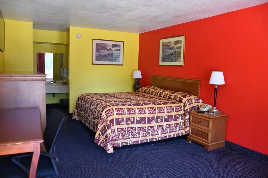 More Photos Of 1407 E Rusk St, Jacksonville Hotel For Sale