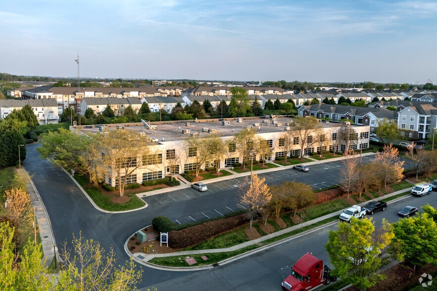 More Photos Of 8809 Lenox Pointe Dr, Charlotte Light Distribution For Lease