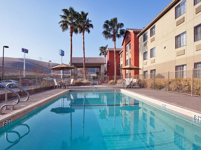 More Photos Of 4525 Howard Rd, Westley Hotel For Sale