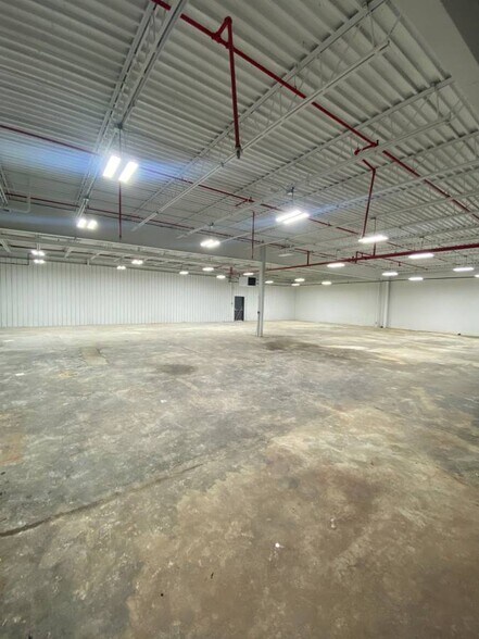 More Photos Of 90 Salmon St, Providence Manufacturing For Lease