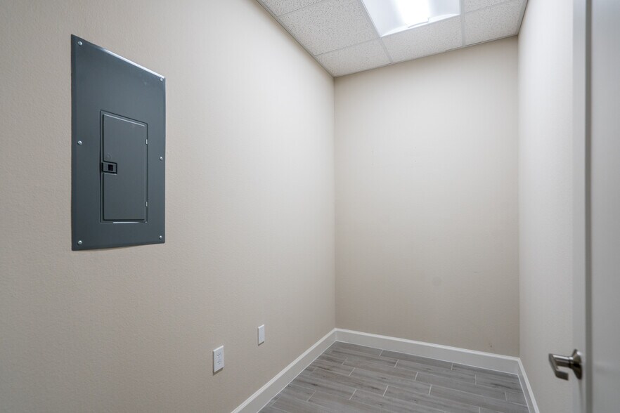 More Photos Of 8118 Fry Rd, Cypress Medical For Lease