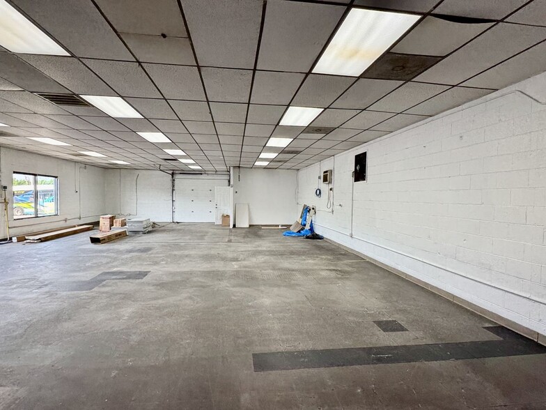 More Photos Of 2833 Western Ave, Knoxville Freestanding For Sale