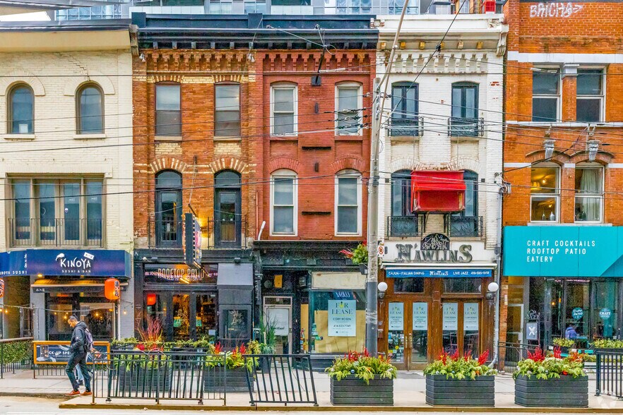 Primary Photo Of 297 King St W, Toronto Storefront Retail Residential For Lease