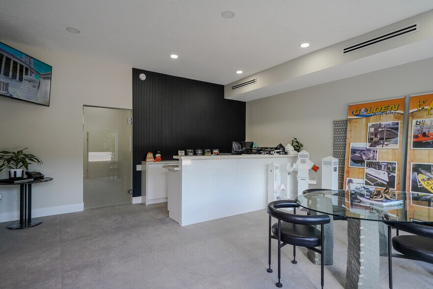 More Photos Of 131-135 Ellis Dr, Tavernier Storefront Retail Residential For Sale