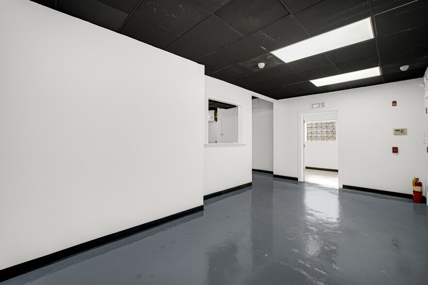 More Photos Of 10333 Oxford Ave, Chicago Ridge Warehouse For Sale