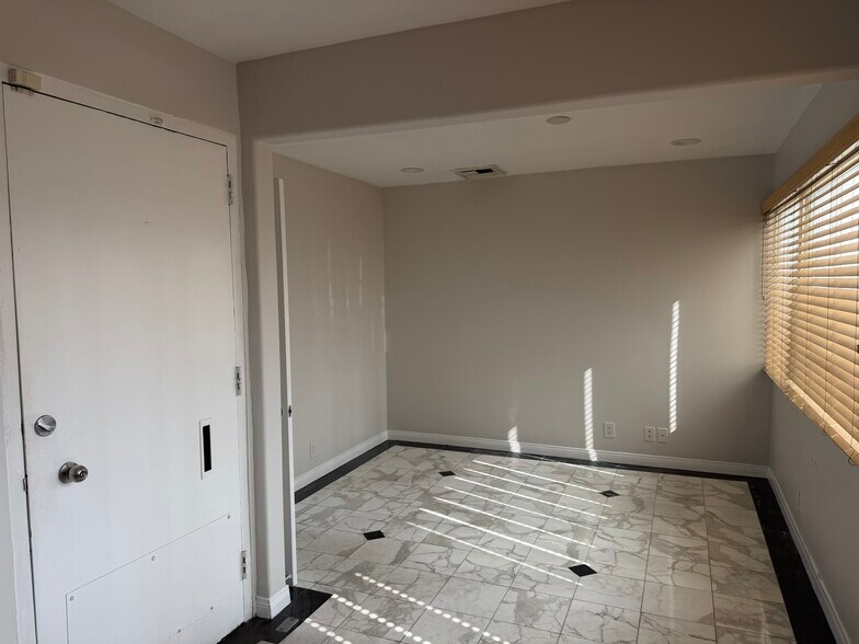 More Photos Of 1145-1147 S Robertson Blvd, Los Angeles Office For Lease