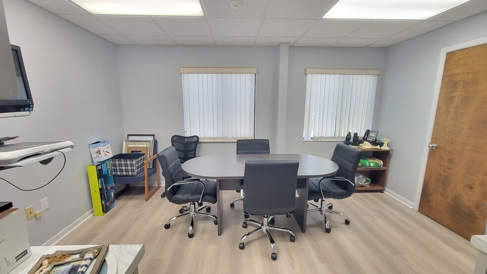 More Photos Of 2831 Ringling Blvd, Sarasota Medical For Sale