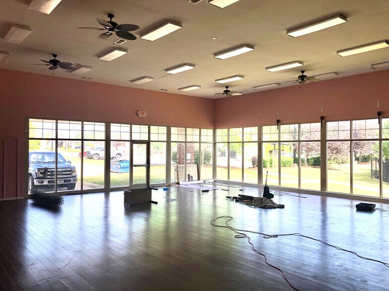 More Photos Of 1720 S Philo Rd, Urbana Freestanding For Lease