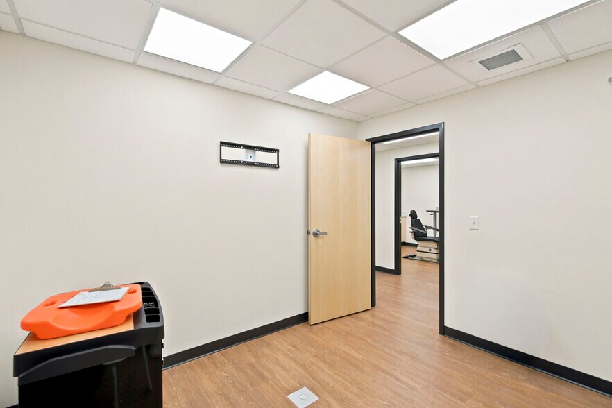 More Photos Of 816 S Mount Olive St, Siloam Springs Medical For Sale