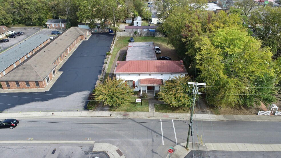 More Photos Of 135 College St, Gallatin Bank For Lease