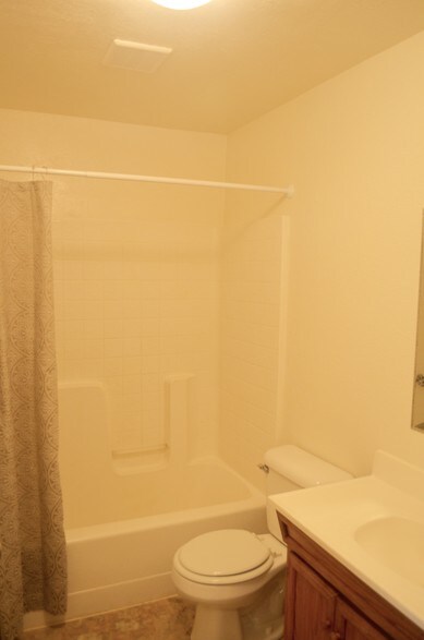 More Photos Of 5800 Valley Dr, Felton Apartments For Sale
