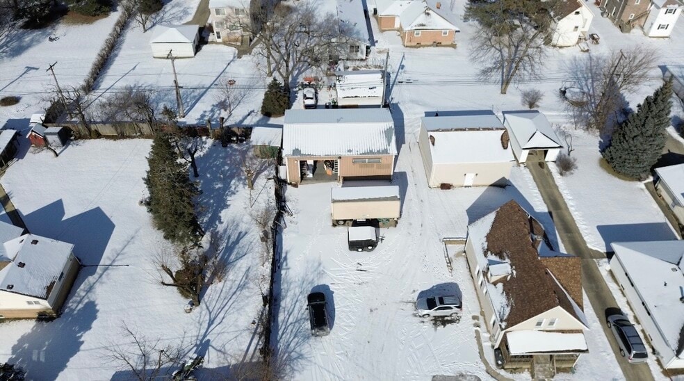 More Photos Of 1027 Moen Ave, Rockdale Warehouse For Lease