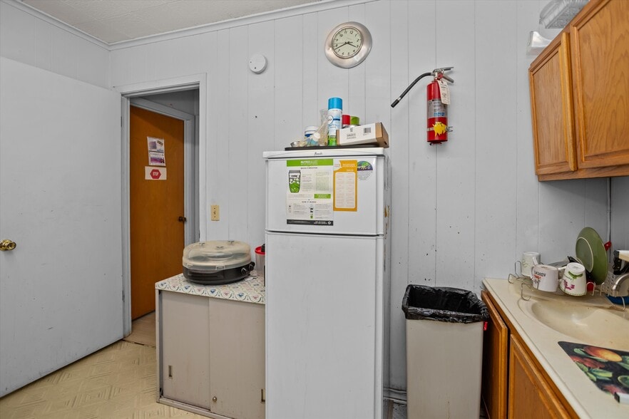 More Photos Of 205 E Denman Ave, Lufkin Flex For Sale