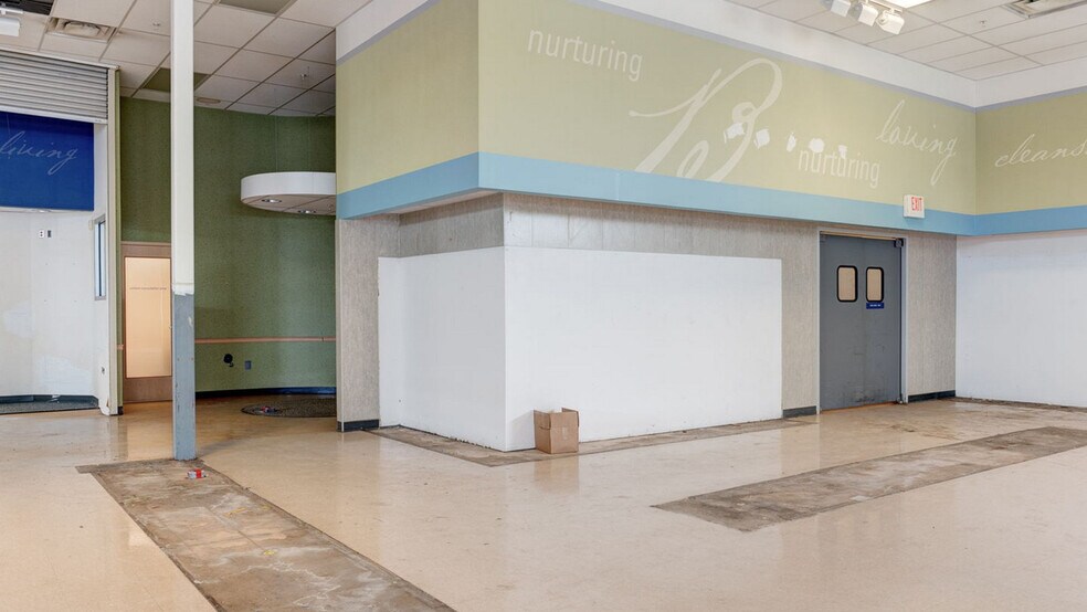 More Photos Of 85 Middletown Ave, North Haven Drugstore For Sale