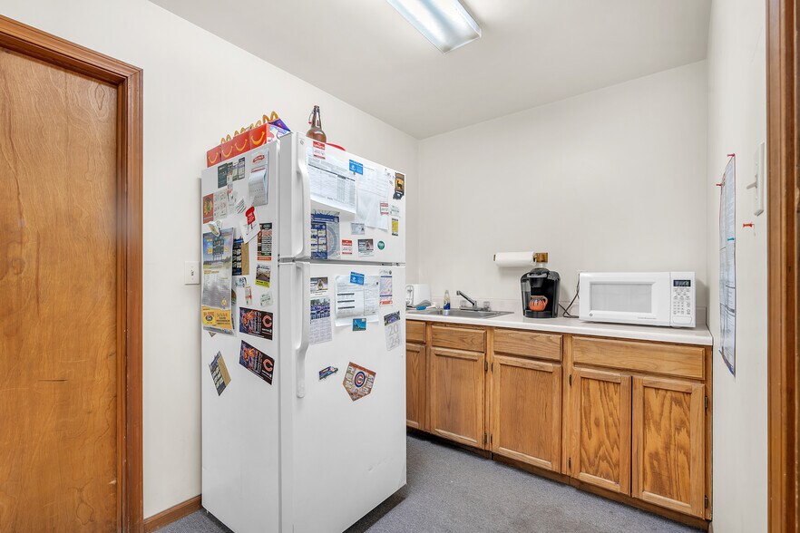 More Photos Of 403 Industrial Dr, Griffith Service For Sale