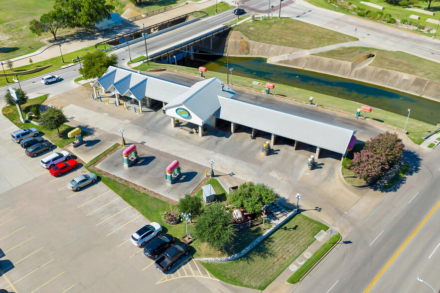 Primary Photo Of 525 W Irving Blvd, Irving Carwash For Sale