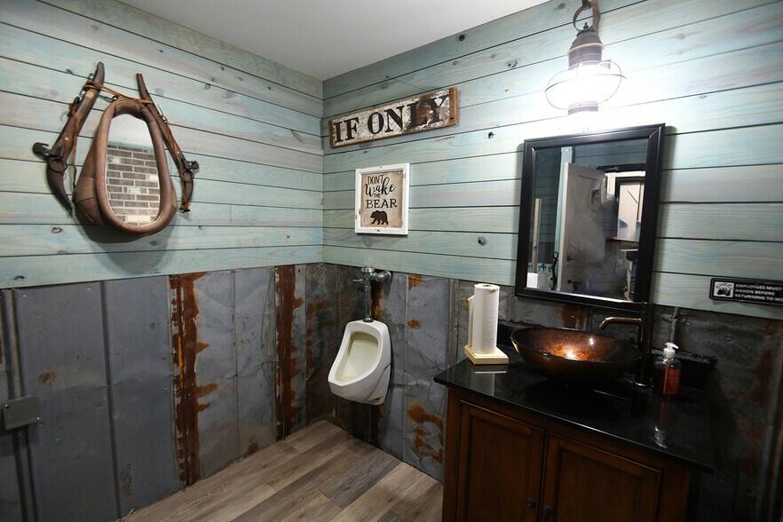 More Photos Of 809 E Greenwood St, Abbeville Restaurant For Sale