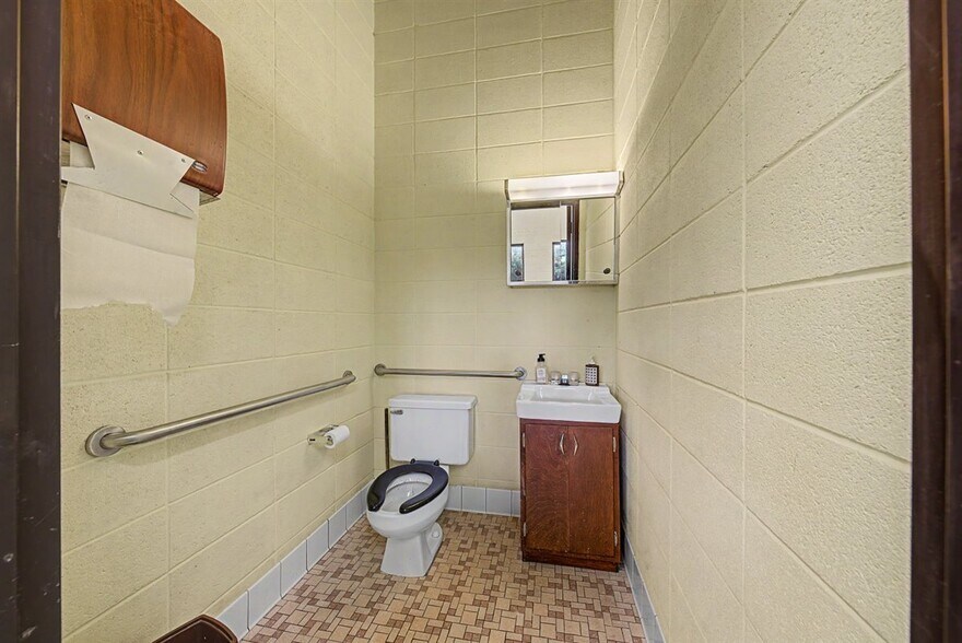More Photos Of 16771 S 15th St, Galesville Warehouse For Sale
