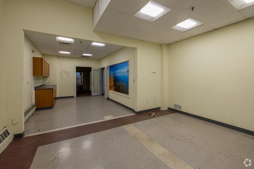 More Photos Of 650 Franklin Ave, Hartford Manufacturing For Sale