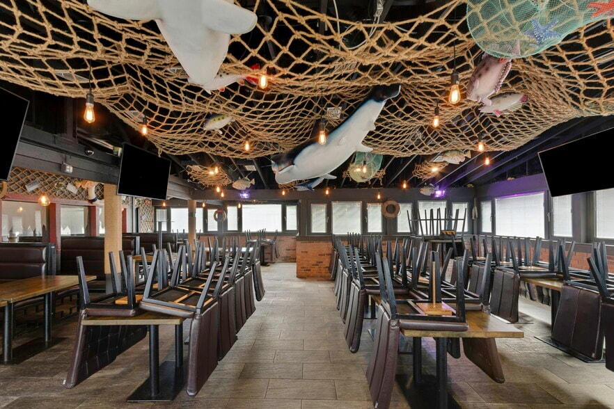 More Photos Of 2901 Tyrone Blvd, Saint Petersburg Restaurant For Sale