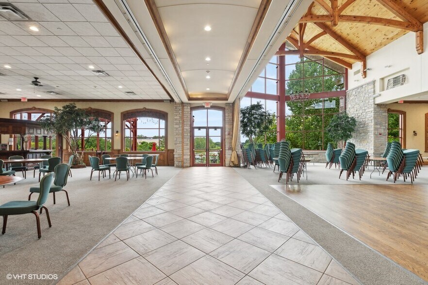 More Photos Of 22221 N Pepper Rd, Lake Barrington General Retail For Sale