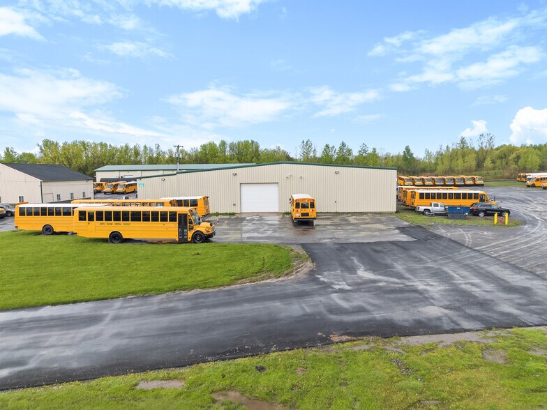 More Photos Of 7707 Henry Clay Blvd, Liverpool Warehouse For Lease