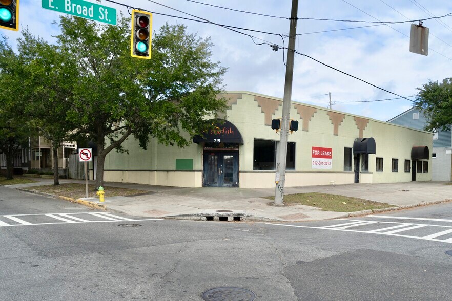 More Photos Of 711-719 E Broad St, Savannah Restaurant For Lease