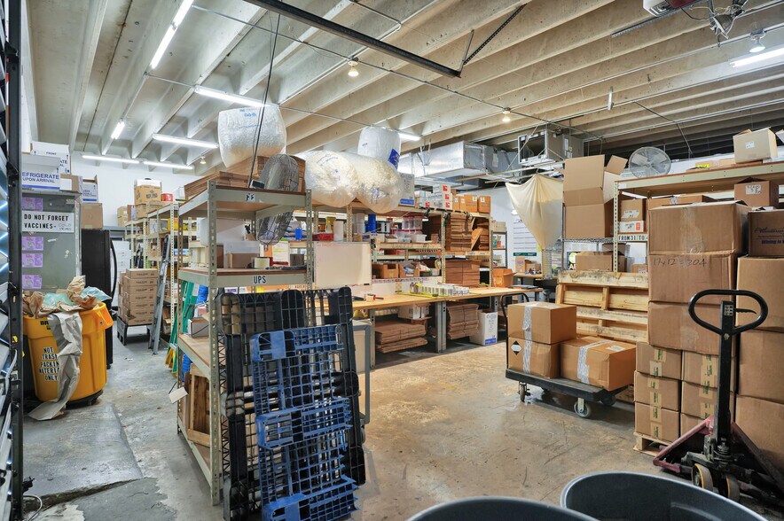More Photos Of 8111-8119 NW 33rd St, Miami Warehouse For Sale