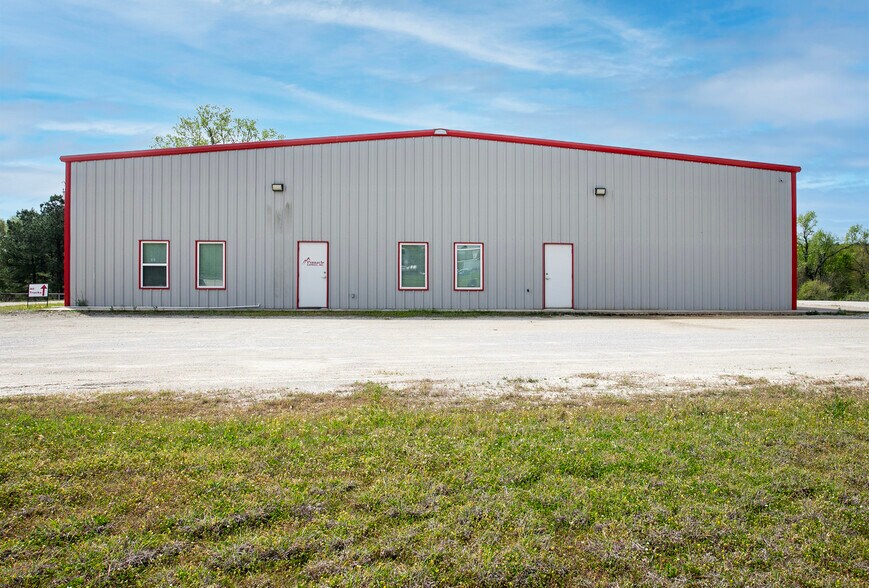 More Photos Of 9854 US Highway 271, Tyler Warehouse For Sale