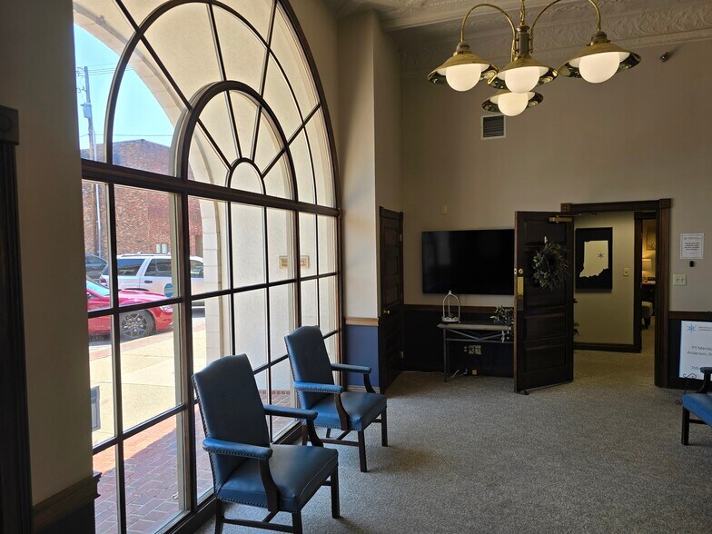 More Photos Of 911 Meridian St, Anderson Flex For Sale