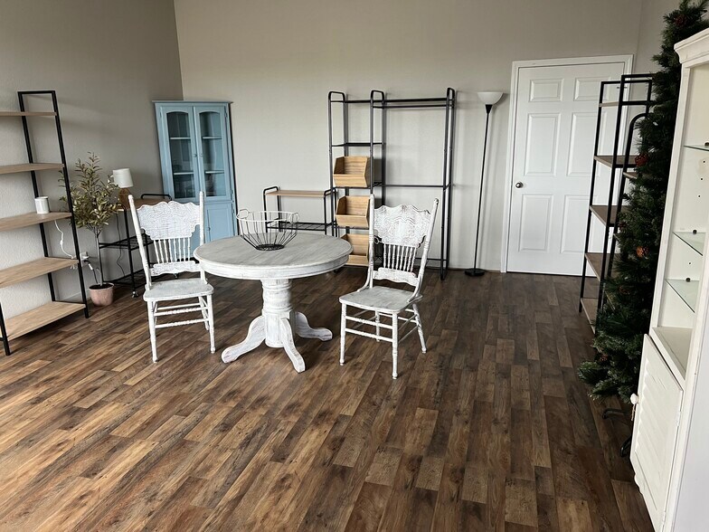 More Photos Of 26200 Vista Dr, Waves Unknown For Lease