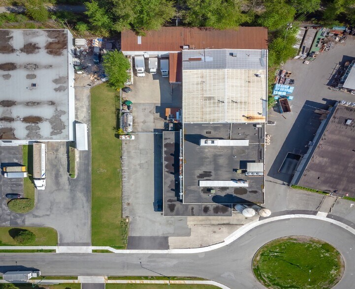 More Photos Of 7865 Venture St, Burnaby Manufacturing For Sale