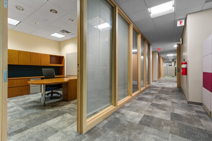 More Photos Of 1088 Springhurst Dr, Green Bay Office For Lease