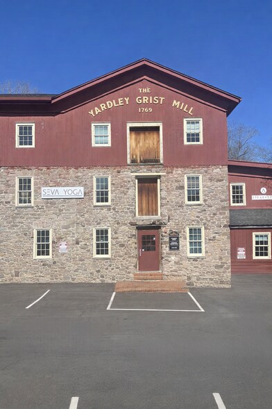 More Photos Of 10 N Main St, Yardley Office For Lease