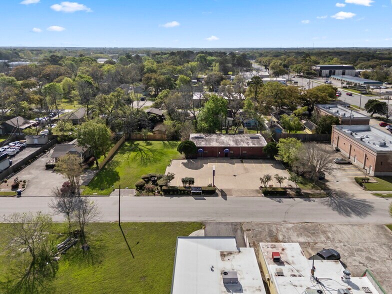 More Photos Of 125 E Galveston St, League City Freestanding For Sale