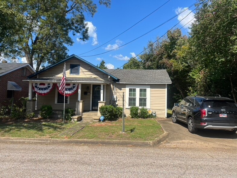 More Photos Of 629 Scott St, Montgomery Office Residential For Sale