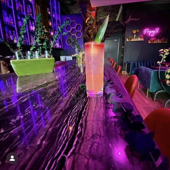 More Photos Of 4757 The Grove Dr, Windermere General Retail For Sale