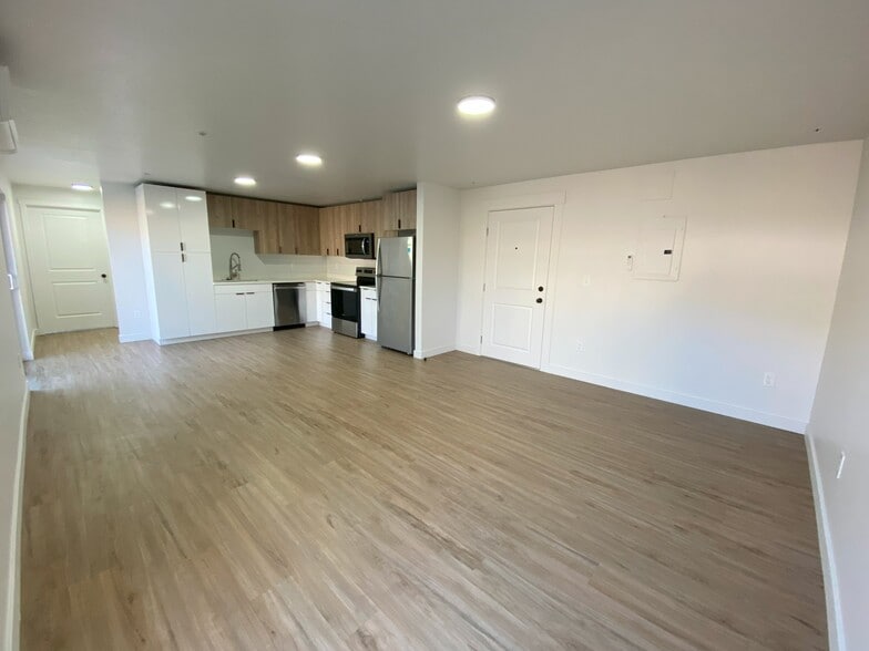 More Photos Of 404 E 5600 S, Salt Lake City Apartments For Sale