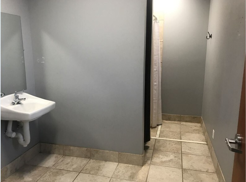 More Photos Of 6885 W 151st St, Overland Park Medical For Lease