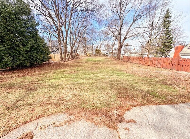 More Photos Of 158 Lake St, Hamburg General Retail For Sale