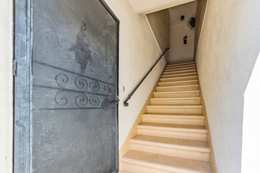 More Photos Of 1043 S Holt Ave, Los Angeles Apartments For Sale