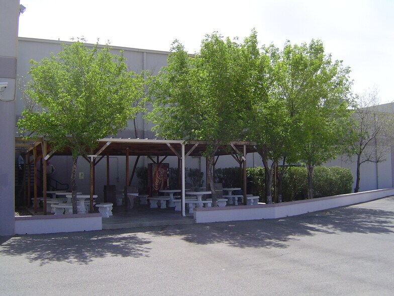 More Photos Of 10365 Railroad Dr, El Paso Warehouse For Lease
