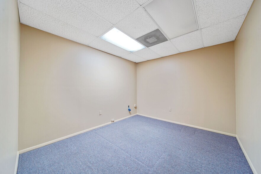 More Photos Of 25 E 4th St, Hialeah Office For Lease