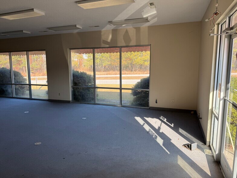 More Photos Of 1220 East Blvd, Chesterfield Showroom For Lease