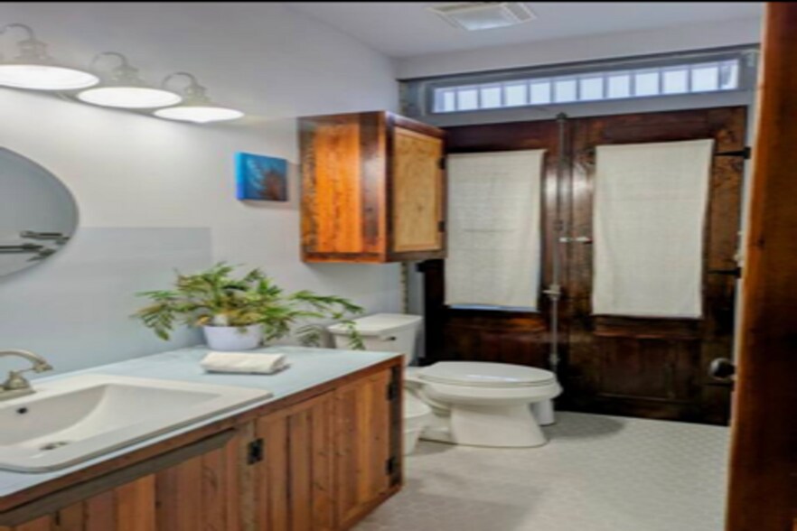 More Photos Of 828 E 15th St, Brownsville Office For Sale