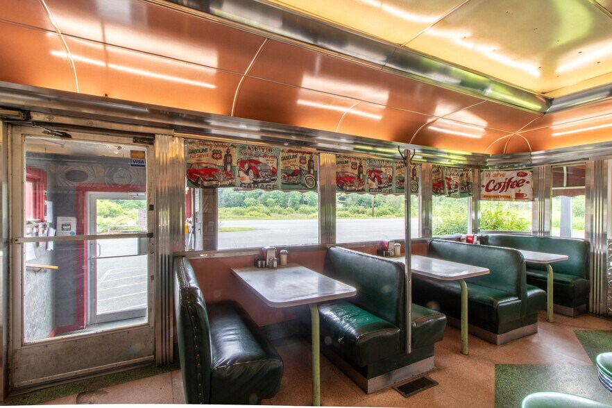 More Photos Of 585 US Route 5, Coventry Specialty For Sale