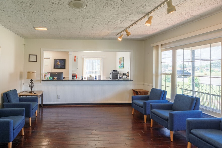 More Photos Of 291 Graham Hopedale Rd, Burlington Medical For Lease