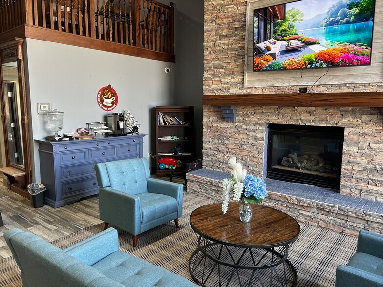 More Photos Of 222 W 2nd St, Ottumwa Hotel For Sale