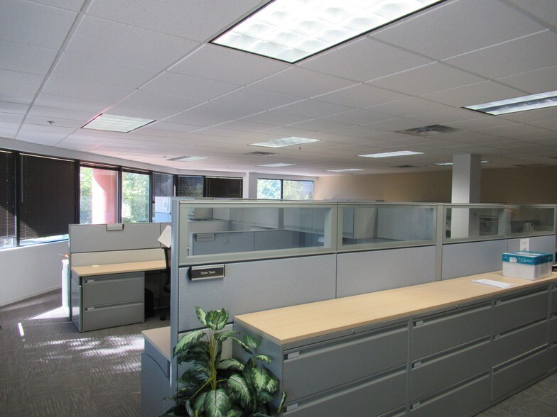 More Photos Of 3201 W White Oaks Dr, Springfield Office For Sale