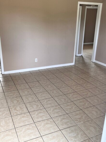 More Photos Of 3411 W Walnut St, Johnson City Apartments For Sale